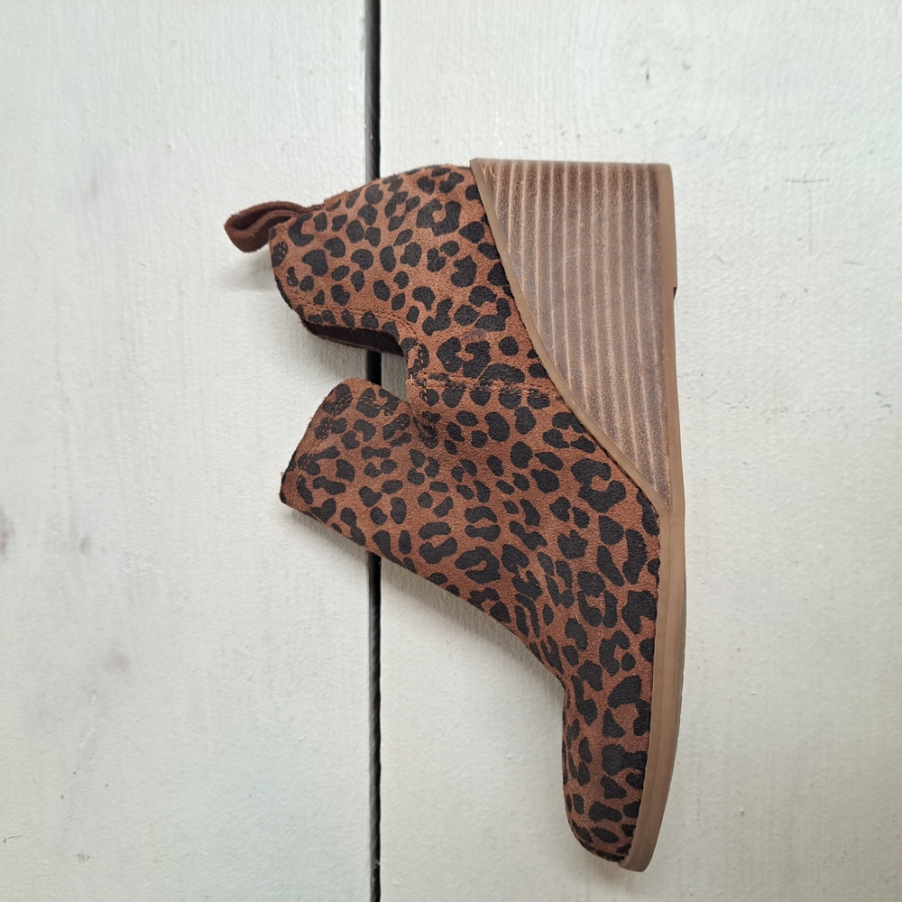 TOMS Leopard Design Almond Toe Casual Boots Ankle Mid Heel 2-3" Women's Size 8 - Picture 4 of 8